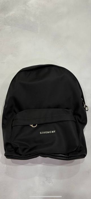 трендовый рюкзак givenchy