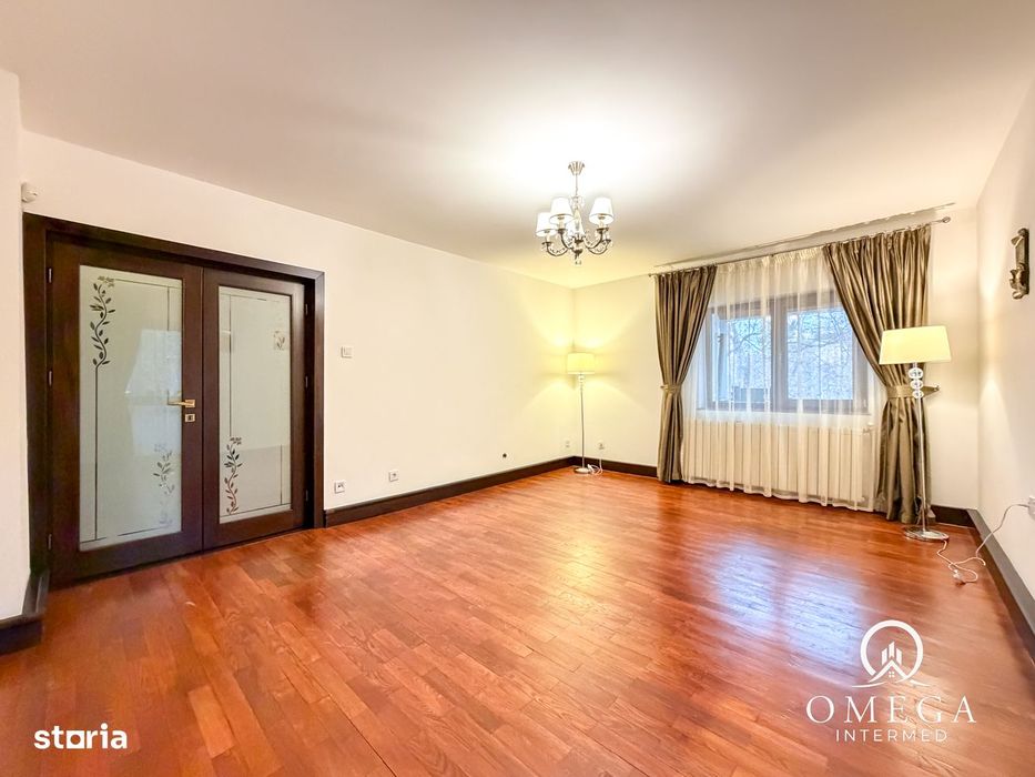 4 camere Centru Str Arcu Bloc tip vila Renovat Garaj