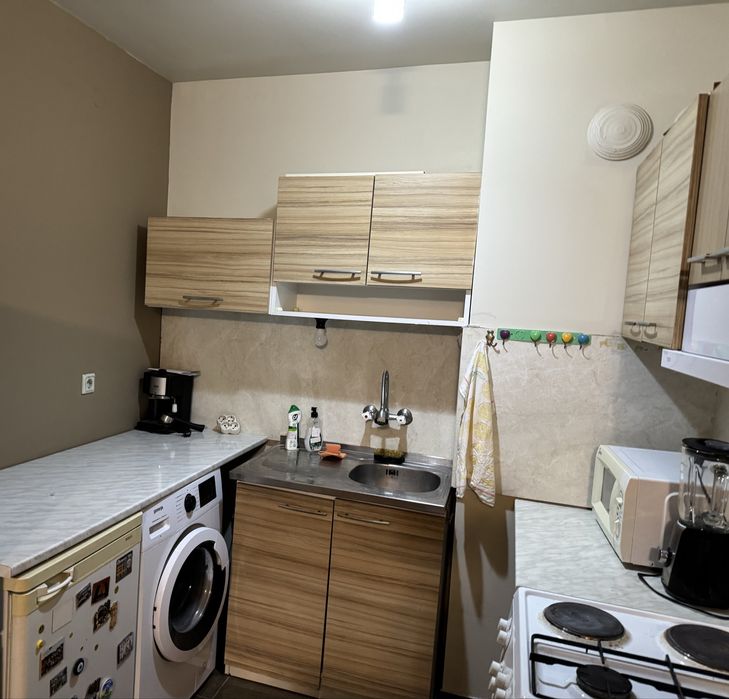 Кухня - пълен комплект уреди+шкафове (без пералнята)