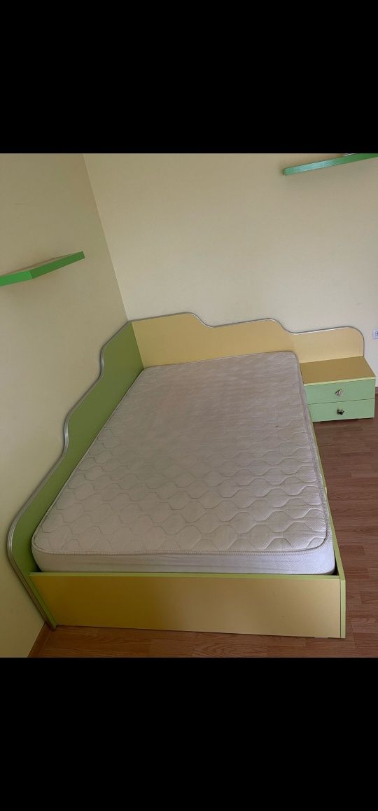 Mobilier , pat,  noptieră și birou copii.