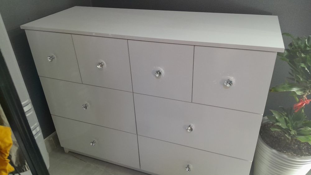 Шкаф  комод и два столика