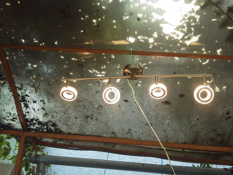 Aplici (Lampi)cu Leduri si Becuri Led.