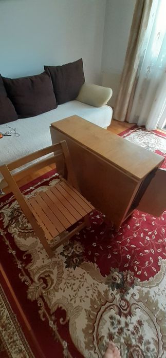Masă extensibilă si 4 scaune