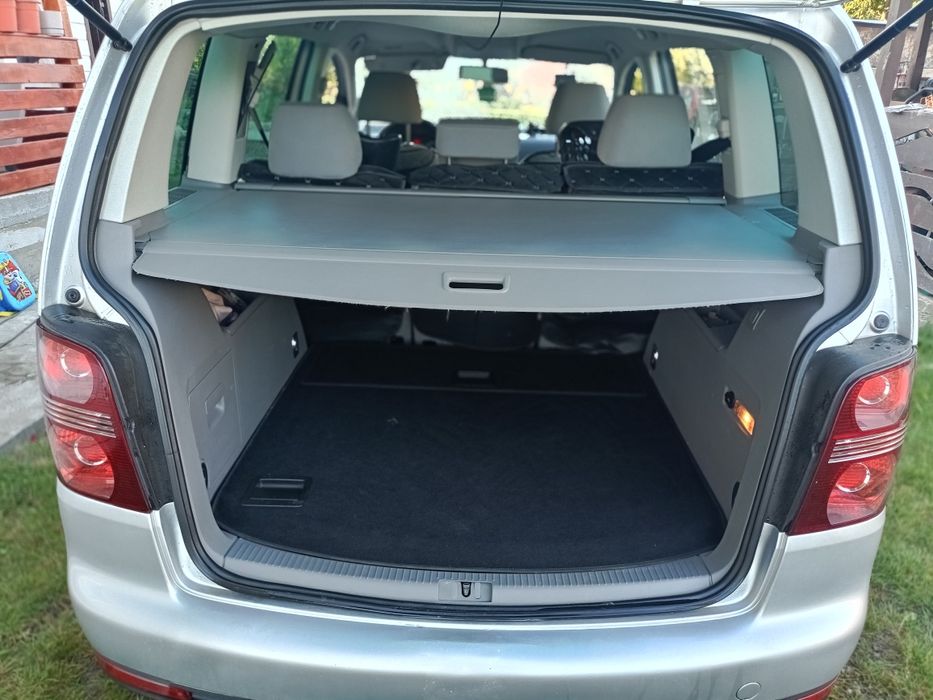 Vând Volkswagen Touran