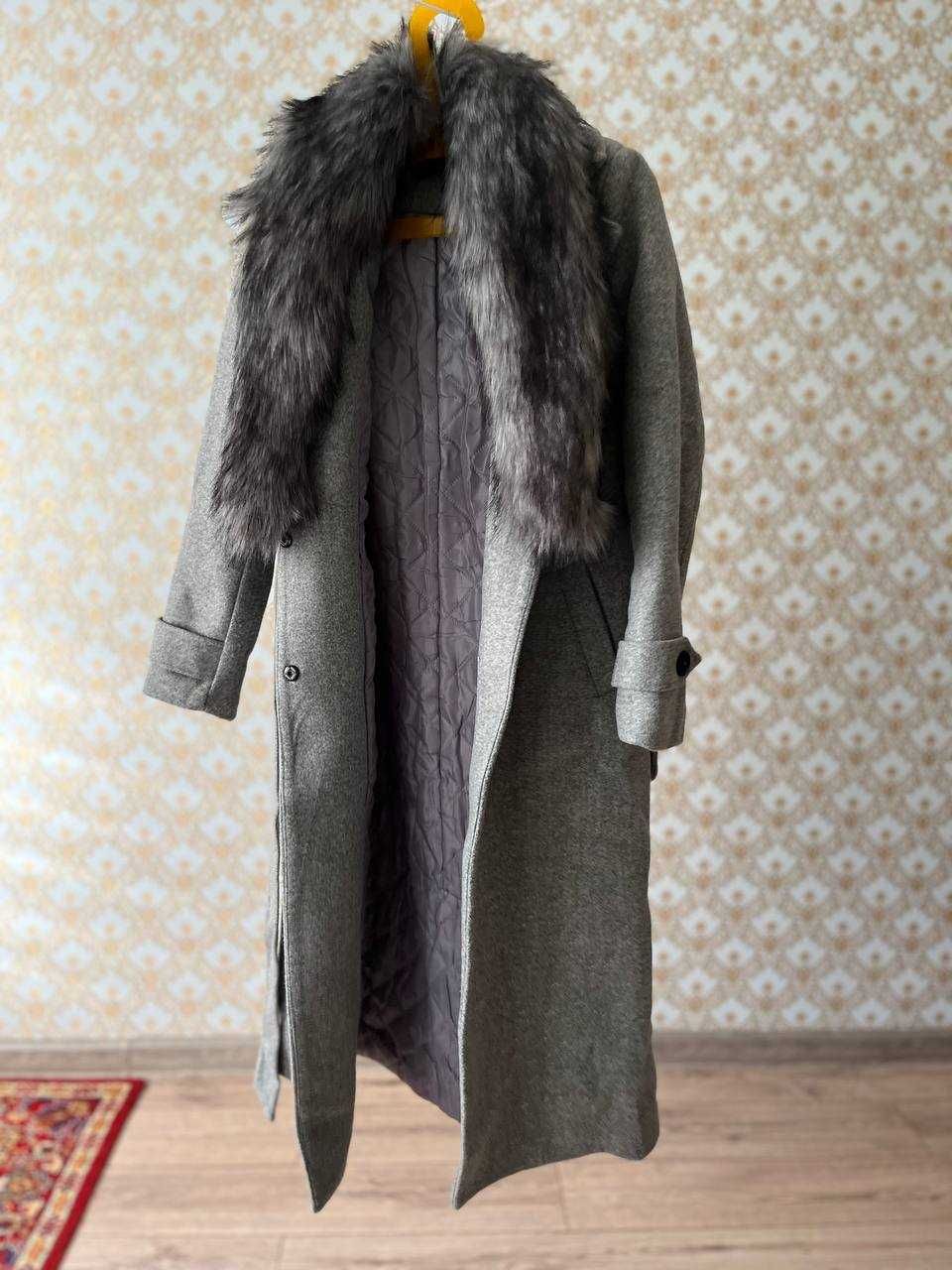НОВОЕ Пальто женское приталенное из кашемира с мехом.