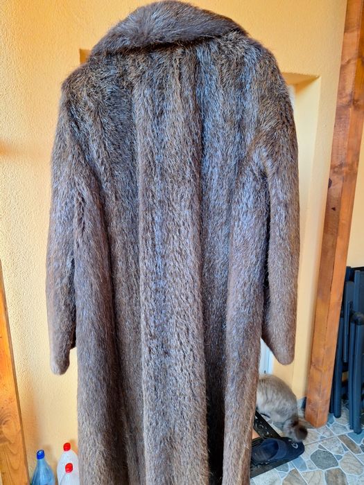 Vând haine de blană naturală