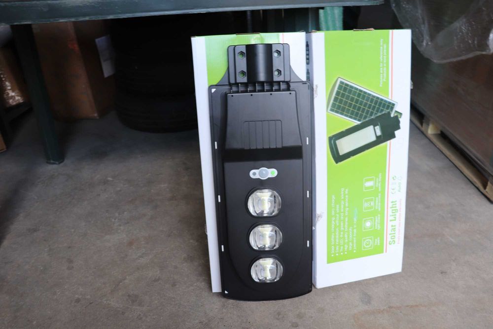 Lampa solara pentru  iluminat stradal sau curte 150W, 6500K Nou