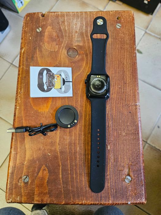 Smart Watch Black / Смарт часовник. Чисто нов