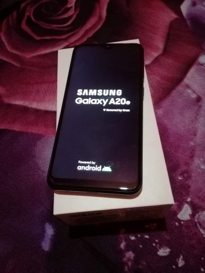 Vând Samsung a20 e