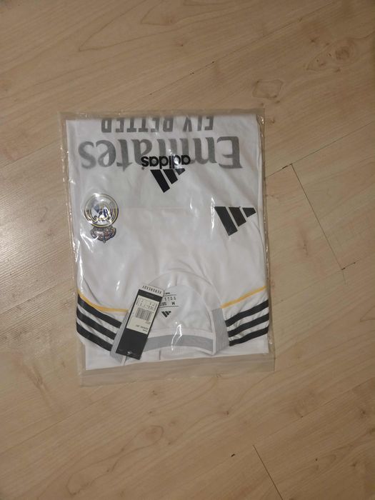 Фланелка на Реал Мадрид-размери М и Л