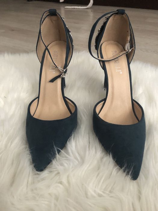 Pantofi eleganti cu ornament din pietricele