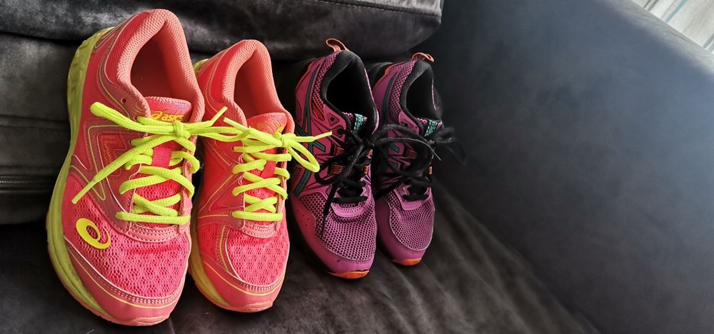 2 броя Asics 34,5 размер