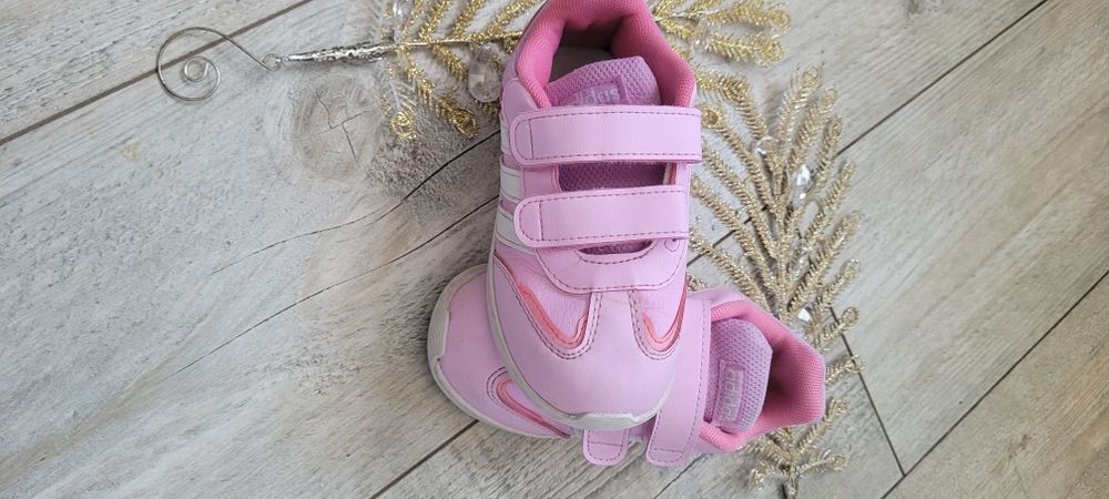 Adidasi fata 2 purtați