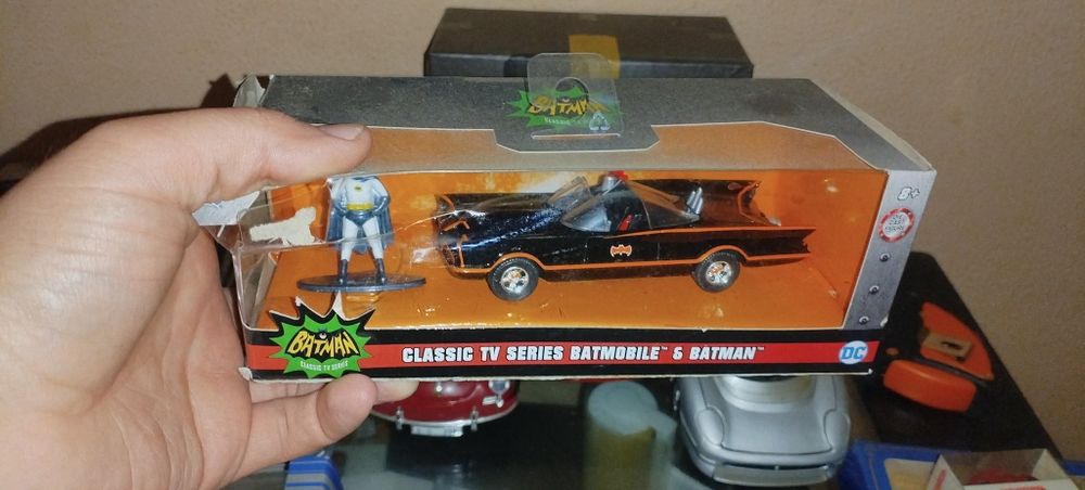 Продавам метални колички и камиони 1/18, 1:18 1:24 1:43