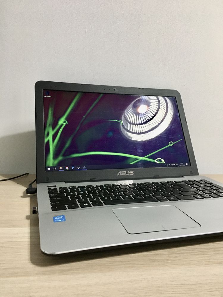 Laptop ASUS x555L Intel Core i3 500GB 4GB RAM