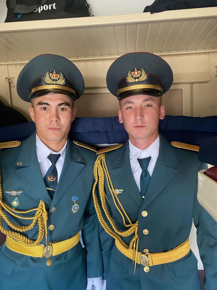 Парадный форма ұлттық ұлан