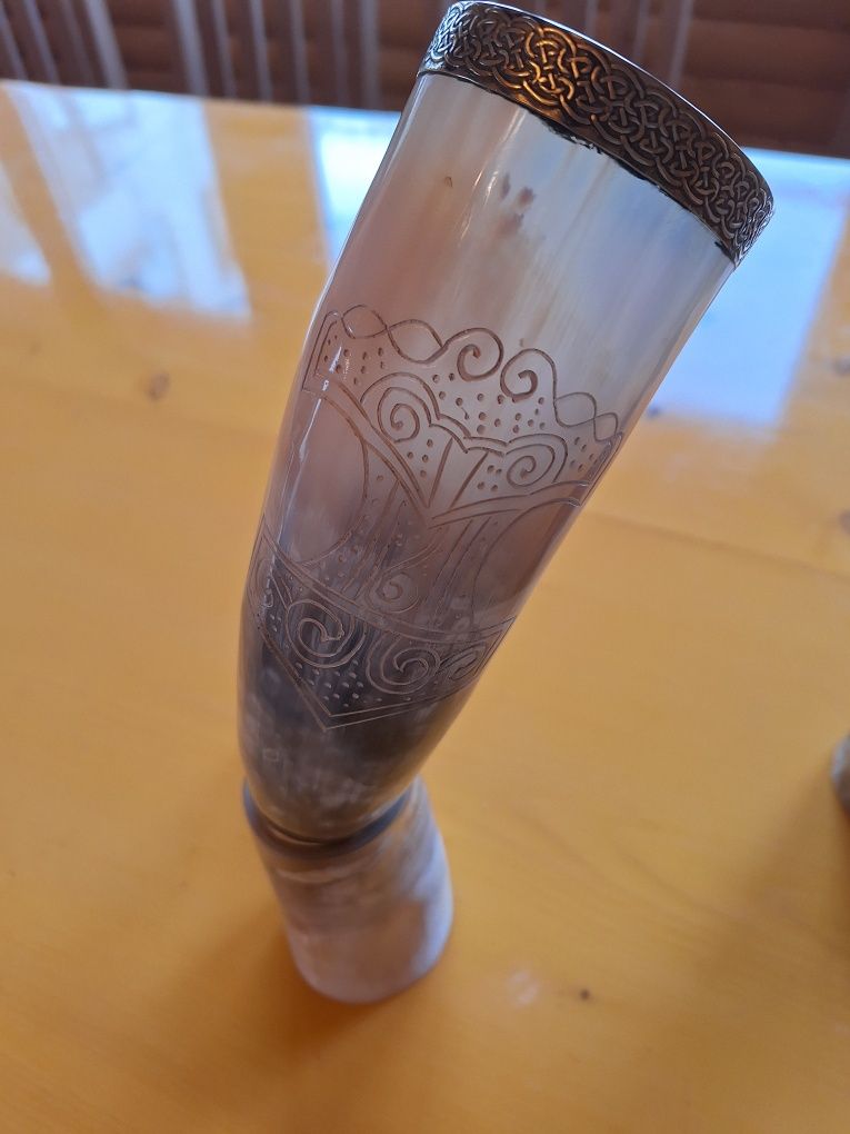 Чаша от естествен рог с бронзов обков,   античен рог за пиене.