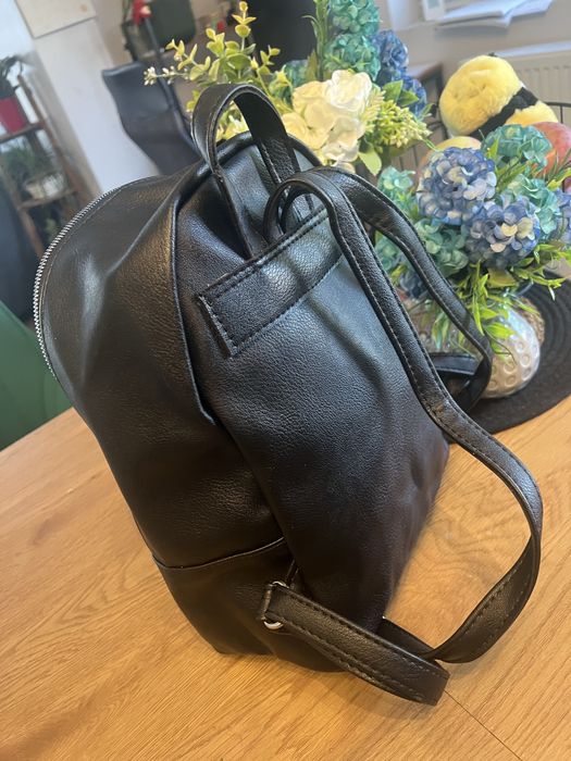 Дамска кожена раница с шевица