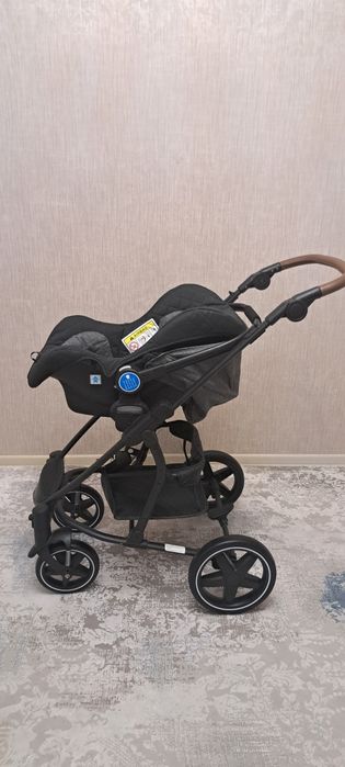 Продам прогулочную коляску 2в1