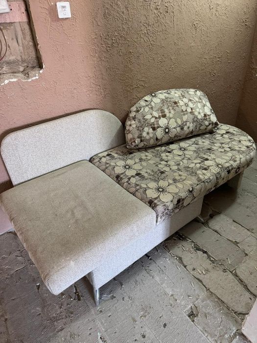 Отдам даром диванчик