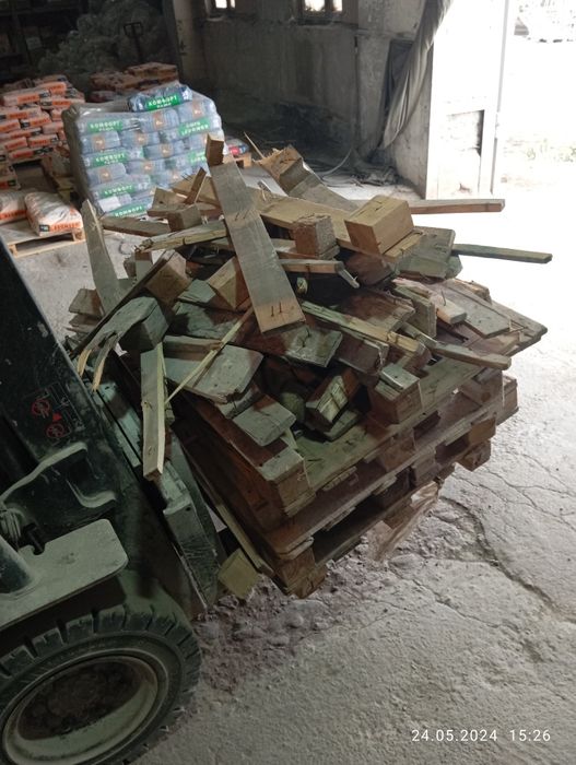 Дрова, сломанные поддоны