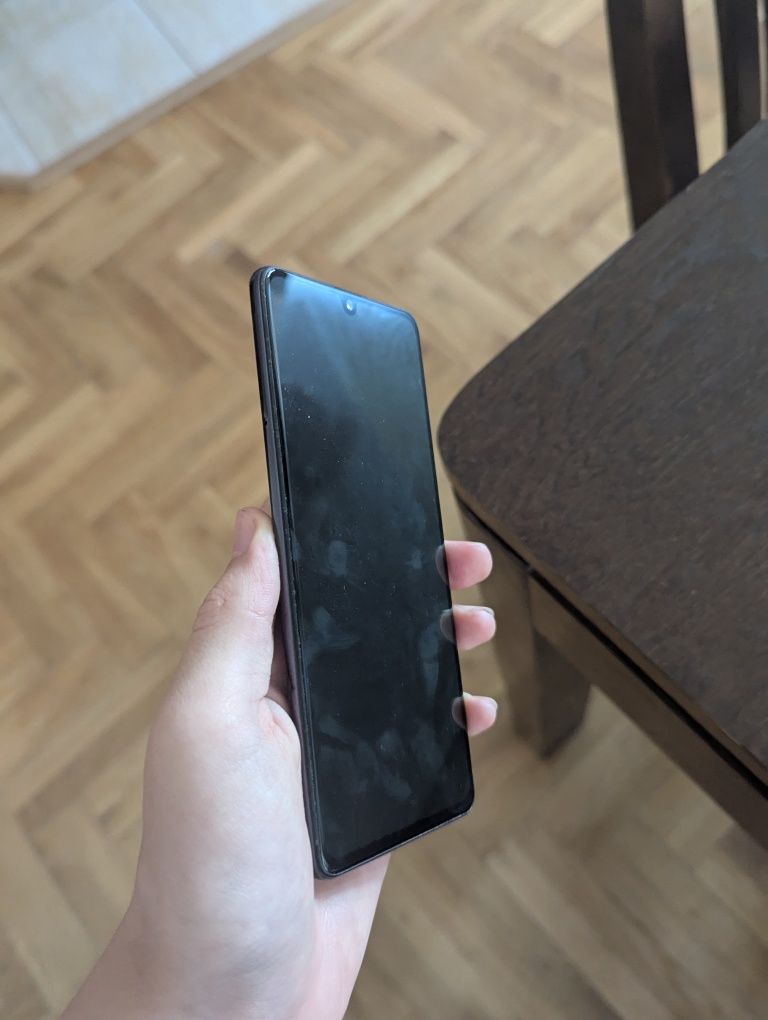 Продавам телефон Samsung Galaxy A41
