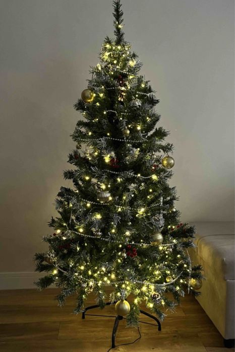 Продам ёлку, высота 150 см, брала в прошлом году