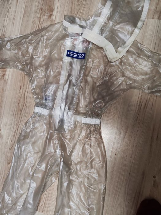 Продавам почти нов детски гащеризони за дъжд за картинг.