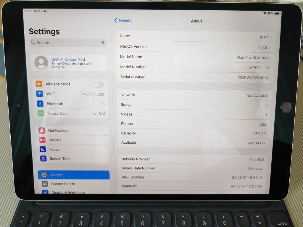 iPad Pro A1709, 2017 (10,5-инчов),256GB Wi‑Fi + Cellular+Keyboard®