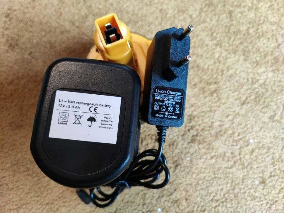 Li-Ion Baterie 12V (3Ah) cu încărcător pentru DeWalt
