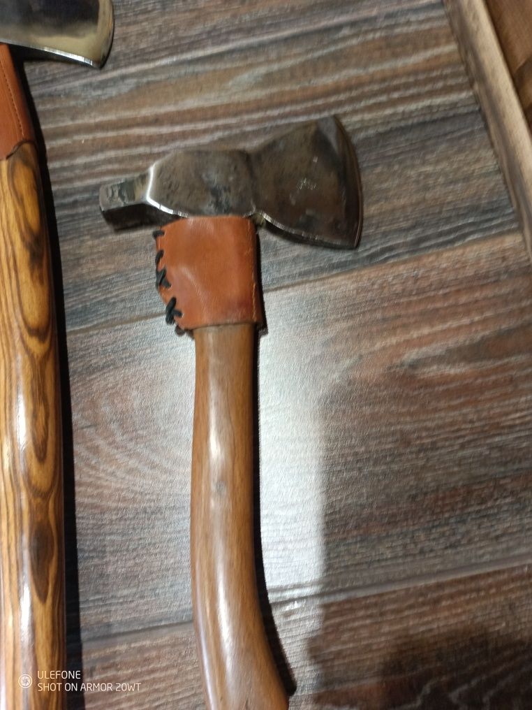 Продавам три брадви, сечива, инструмент.