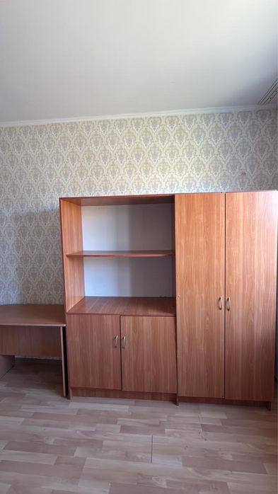 Мебель б/у. Шкаф с секцией-10.000, шифонер 5000, кровать бесплатно