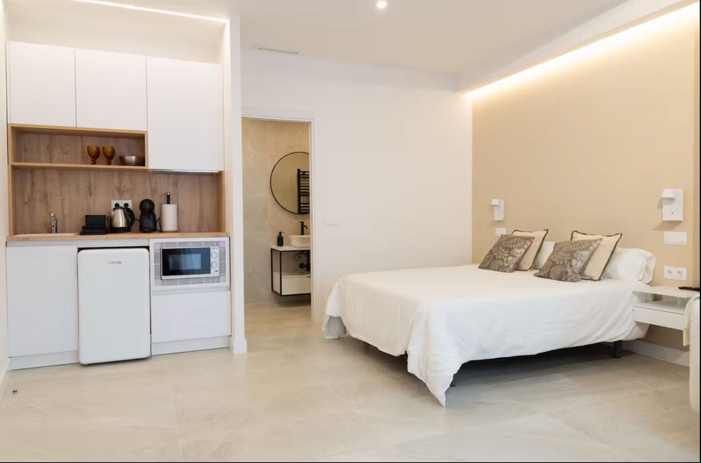 Дава се под наем Едностаен апартамент в София, Център - 52 кв.м за 423.81 € - Снимка #3