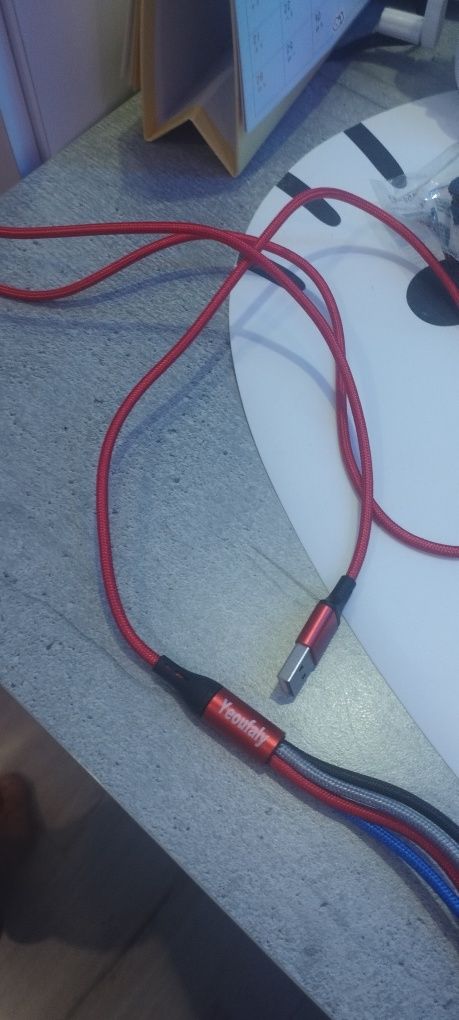 Кабел за зареждане на iPhone и  TPS