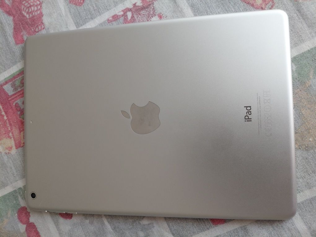 IPad air работи всичко,Пукнат дисплей