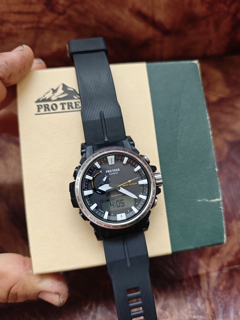 Продавам часовник casio pro trek prw 61