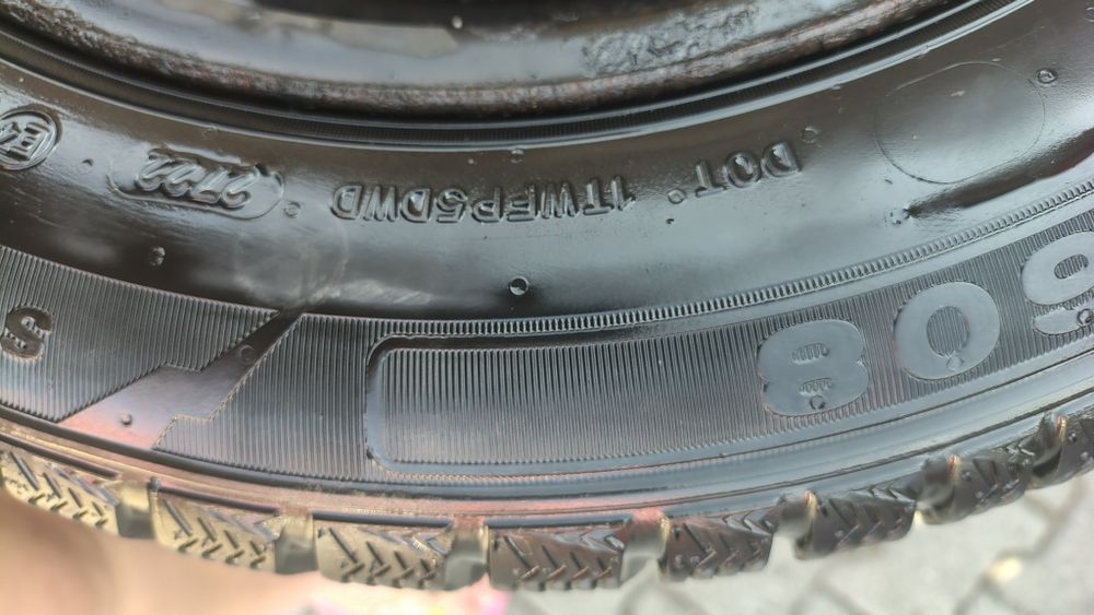 Vând cauciucuri Gremax M+S,185/60/R14