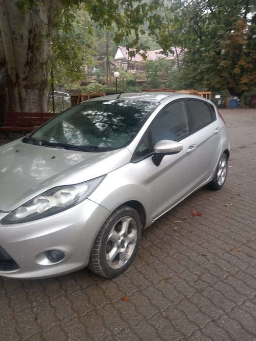 Vând Ford Fiesta