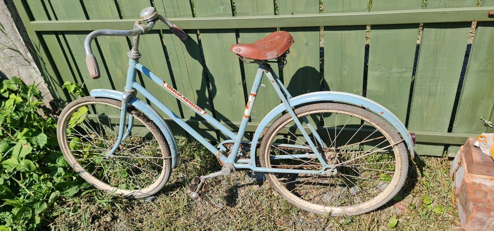 Biciclete vechi.Masina