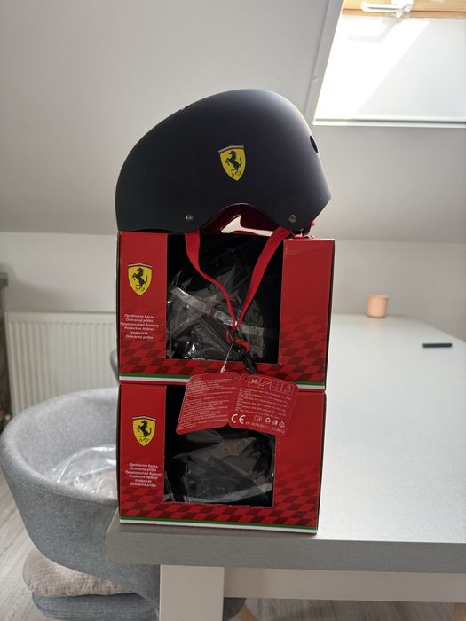 Casca trotineta  Scuderia Ferrari, noua