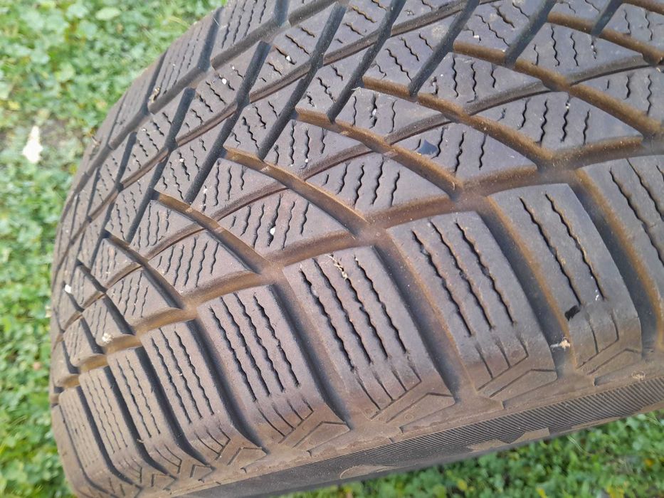 Vand 2 cauciucuri iarna