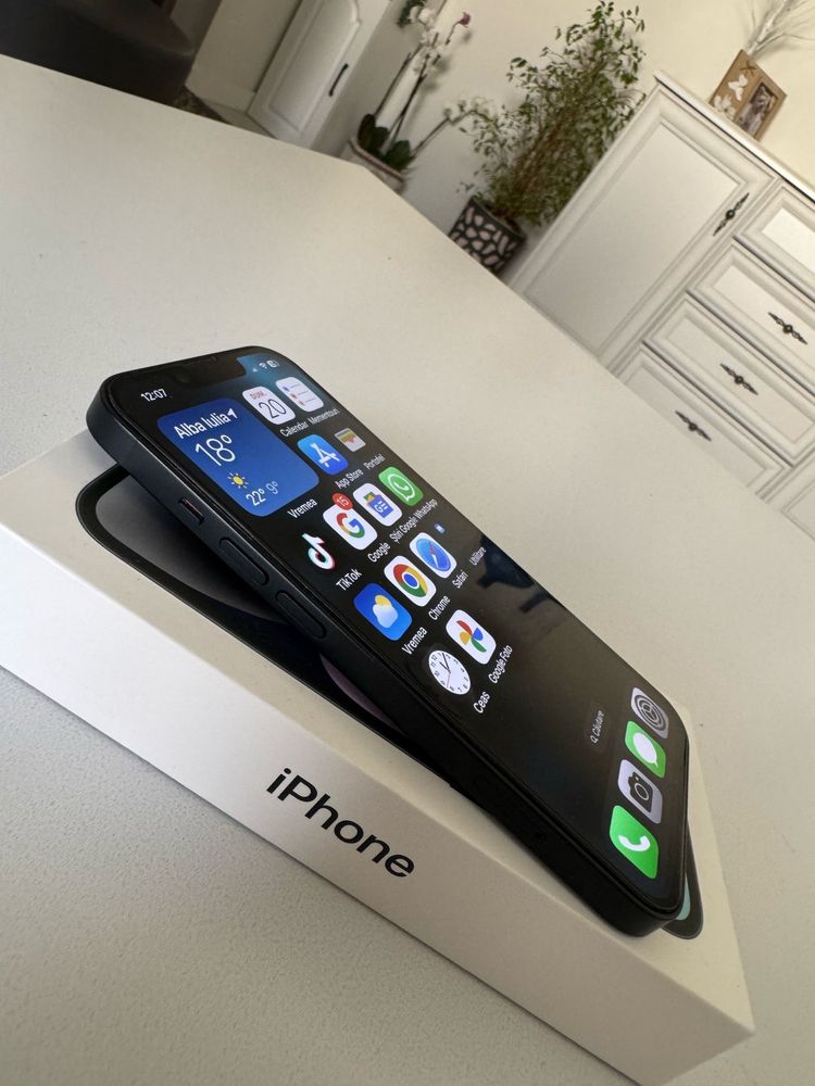 Vand iphone 14 negru
