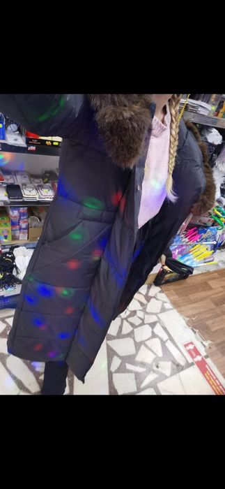 Geaca de iarna NOUA foarte lunga Neagra cu mănuși atașate fără degete