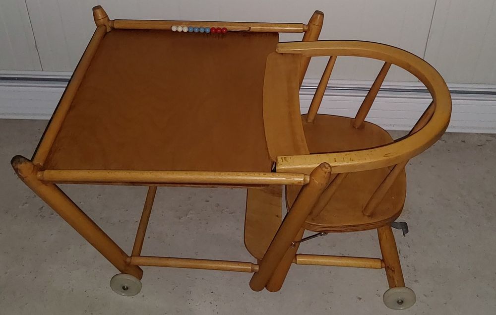 Столче за хранене/столче-масичка на колеца,180лв