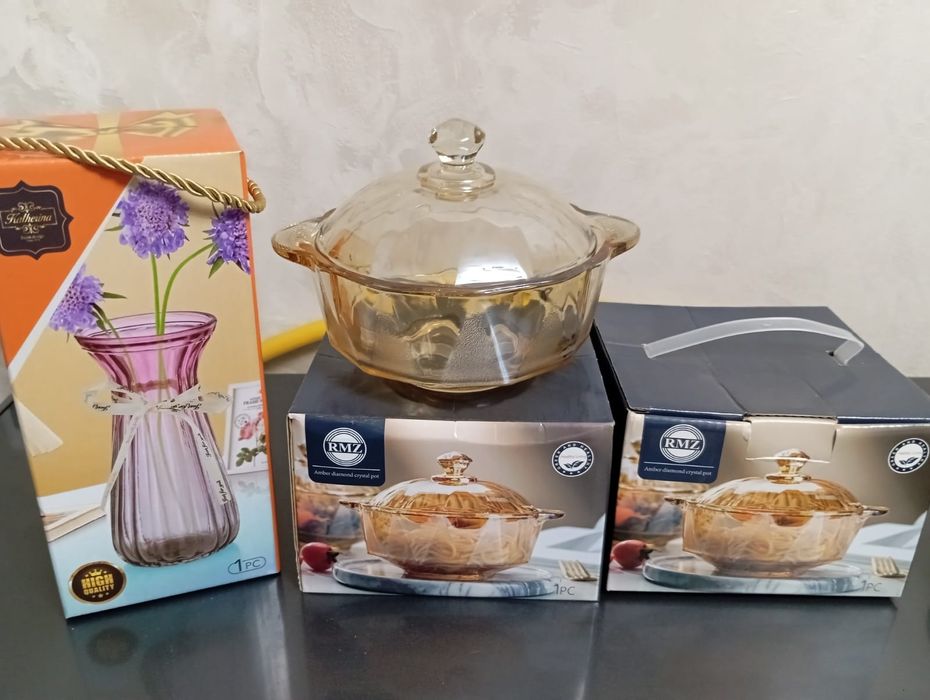 Продам новую вазу и две посуды