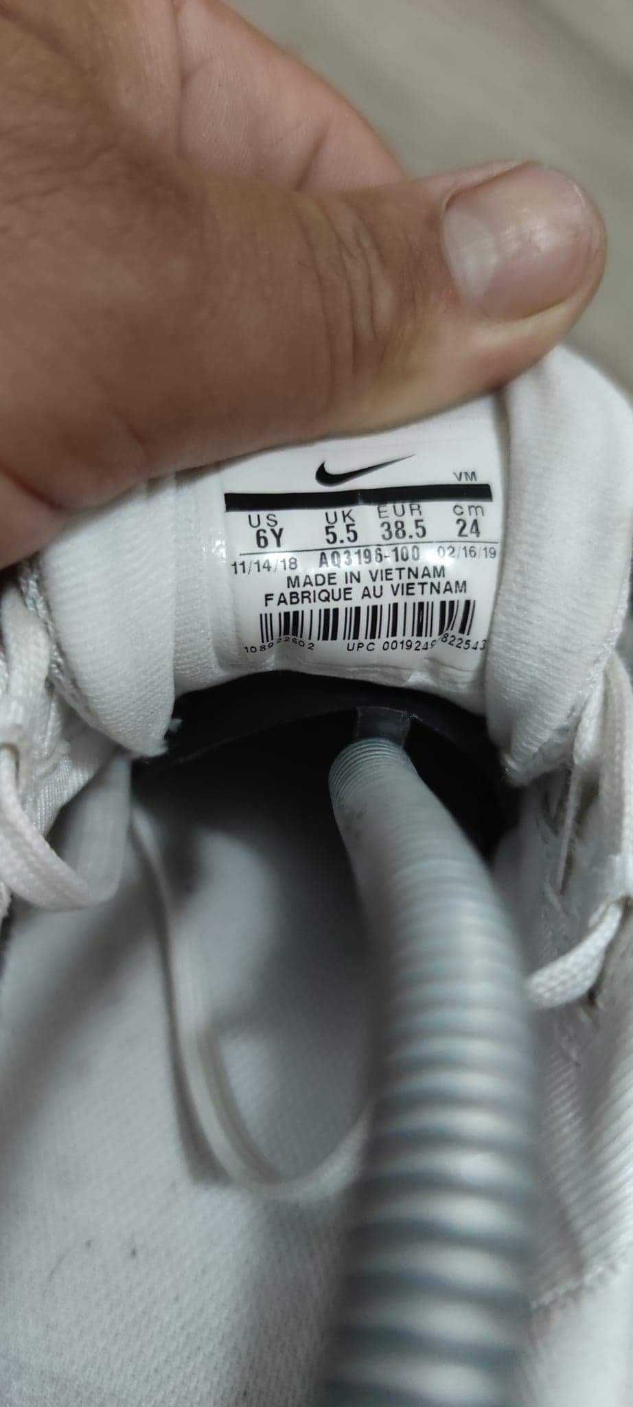 Adidași Nike marimea 38.5