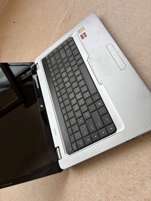 Laptop HP Pavilion – în stare bună