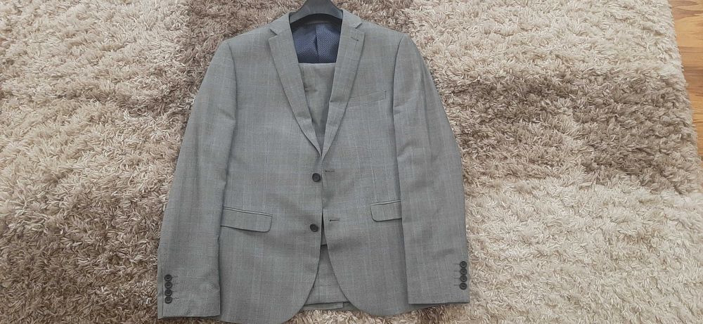 Costum barbati NEXT calitate deosebita-marimea 42R 107 cm-5lei transp