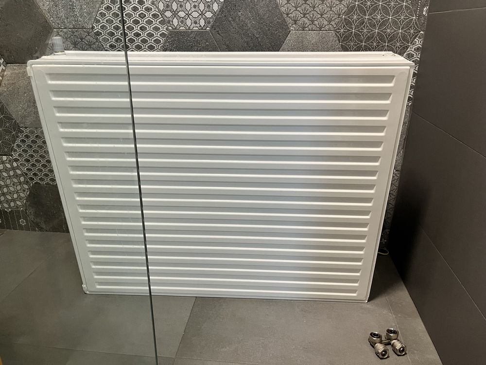 Calorifer (radiator) otel alb model 33, 900x700, accesorii incluse