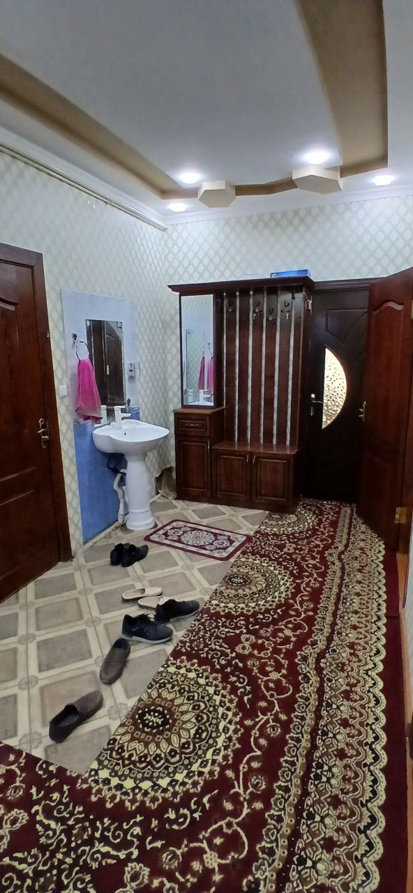 Urganch shahar gaydar maktab yoni.3-qavat 3honali 100kv barcha sharoit